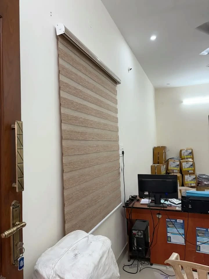 Roller window blind installation